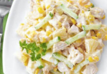 Салат с курицей и ананасами классический